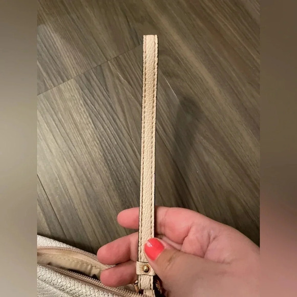 Jennifer Lopez Cream and Pink Textured Clutch with Elegant Strap - Picture 3 of 8